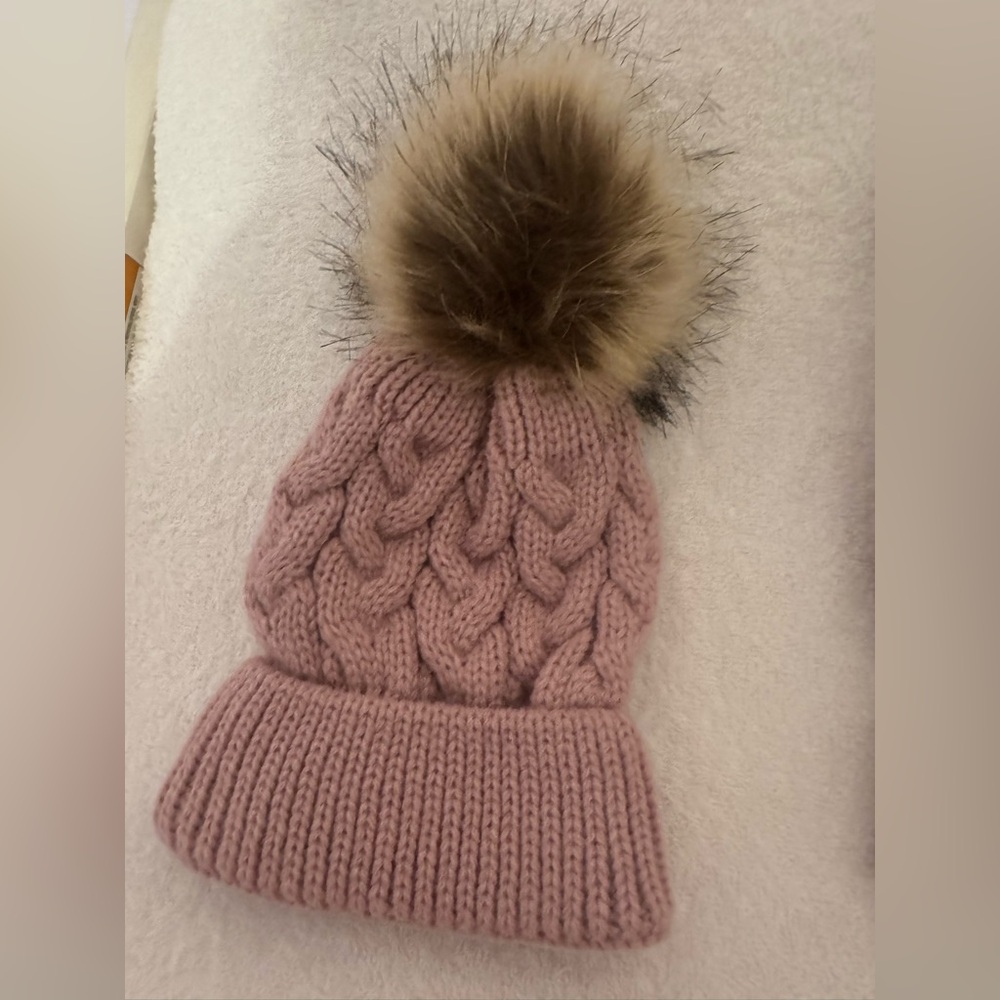 POM POM WINTER HAT NWOT